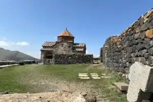 Голубоглазый Севан, Дилижан и Агарцин — из Еревана Голубоглазый Севан, Дилижан и Агарцин — из Еревана