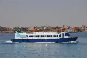 Морская прогулка на лодке с прозрачным дном Морская прогулка на лодке с прозрачным дном