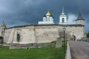 Псковский Кремль снаружи и изнутри - 4
