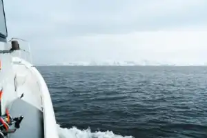 Вдоль побережья Териберки на корабле - 5