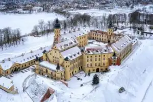 В Беларусь на поезде из Москвы на праздниках: история, архитектура и театрализованная экскурсия