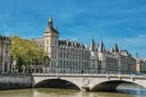 Понять Париж за два часа Понять Париж за два часа