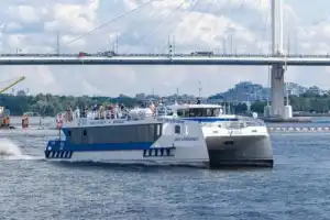 На катамаране из Санкт-Петербурга в Кронштадт