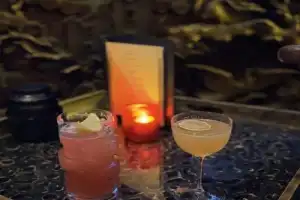 Бар как зеркало Лондона (18+) - 9