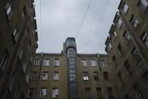 В поисках самого яркого двора Петербурга - 6