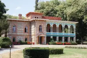 Групповая поездка в Кахетию: Бодбе, Сигнахи и Цинандали