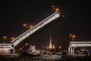 Мосты повисли над Невой: прогулка на теплоходе на развод мостов Мосты повисли над Невой: прогулка на теплоходе на развод мостов