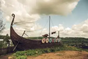 Дом-драккар викингов: экспедиция из Подмосковья в Средневековье Дом-драккар викингов: экспедиция из Подмосковья в Средневековье