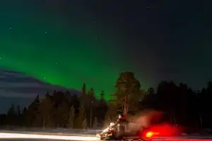 Северное сияние — охота на снегоходах - 15