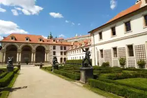 Прага в деталях: классика и скрытые уголки - 8