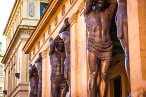 Эрмитаж с гидом — в мини-группе (билеты включены) Эрмитаж с гидом — в мини-группе (билеты включены)
