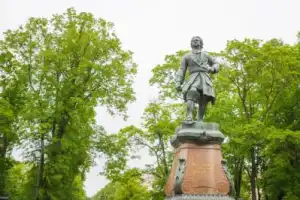 По Кронштадту — на автобусе и теплоходе - 3