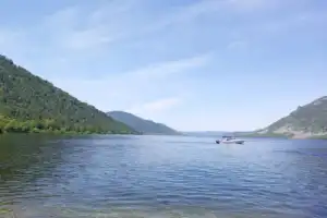 По Телецкому озеру на катере с прогулкой к водопадам - 8