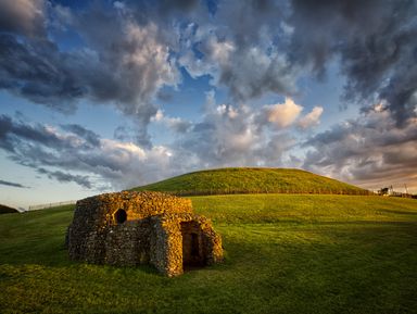 Ирландские древности: дольмены долины Бойн и замок Малахайд