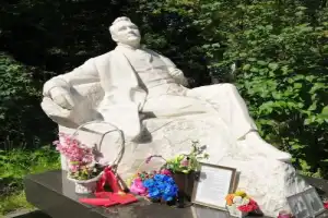 Новодевичье кладбище: некрополь советской элиты в мини-группе - 4