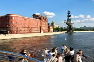 Экскурсия по Москве-реке на роскошном корабле (билеты отдельно)