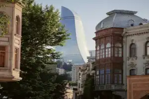 Тайны Старого города: прогулка с дегустацией вин (18+)