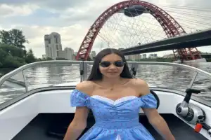 Прогулка по Москве-реке на катере без капитана