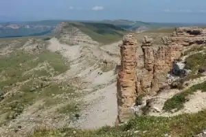 Малый и Большой Бермамыт: два верных пса у ног седовласого Эльбруса Малый и Большой Бермамыт: два верных пса у ног седовласого Эльбруса