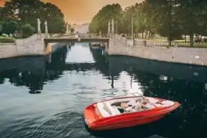 На катере Ferrari — экскурсия по рекам и каналам Петербурга + акватория Невы - 4