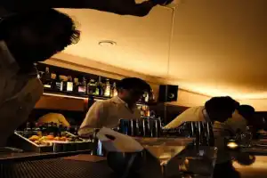 Бар как зеркало Лондона (18+) - 4