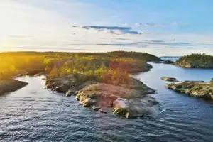 В Карелию на выходные на автобусе: «Рускеала», парк «Бастионъ», Ладожские шхеры и милые хаски