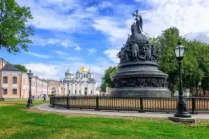 Музей «Витославлицы» и Свято-Юрьев монастырь Музей «Витославлицы» и Свято-Юрьев монастырь