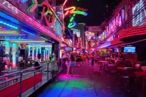 Некультурная жизнь ночного Бангкока (23+) Некультурная жизнь ночного Бангкока (23+)