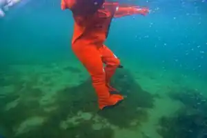 Искупаться в Баренцевом море: айс-флоатинг в Териберке - 7