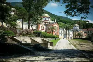 Новый Афон из Пицунды: от древних святынь до подземных чудес