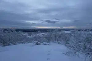 Вечерний нетуристический Мурманск: хайкинг в группе на гору Горелая - 17