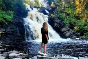 Аромат леса и сила воды: перезагрузка в Карелии с проживанием в глэмпинге Аромат леса и сила воды: перезагрузка в Карелии с проживанием в глэмпинге