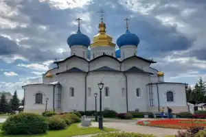 Пройти между крестом и полумесяцем: экскурсия по Казанскому кремлю