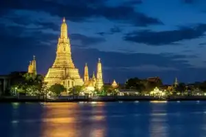 Вечер с Бангкоком: храмы, каналы и котики Вечер с Бангкоком: храмы, каналы и котики