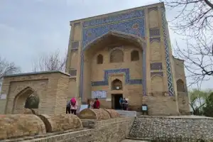 «Заглядывая в окна» — автопешеходная экскурсия по Ташкенту - 9