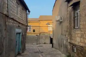 По Дербенту — с местным жителем - 7