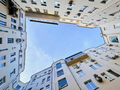 Дворы, парадные и доходные дома Москвы