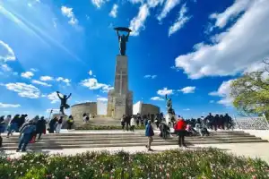 Летний Будапешт на микроавтобусе: панорамы с Цитадели, главный рынок и руин-бары - 9