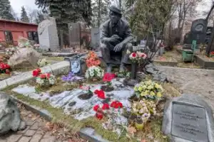 Новодевичье кладбище: легендарные имена в отражении истории - 5
