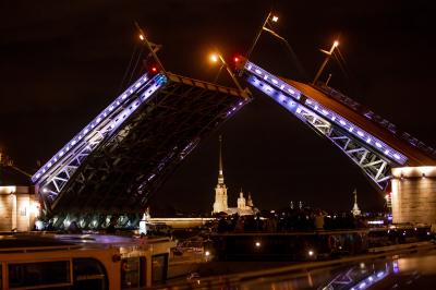 Музыка разводных мостов Петербурга: групповая прогулка на теплоходе
