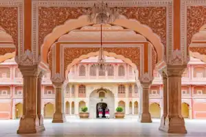 Из Дели в Джайпур на автомобиле (всё включено) Из Дели в Джайпур на автомобиле (всё включено)