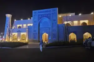 «Заглядывая в окна» — автопешеходная экскурсия по Ташкенту - 13