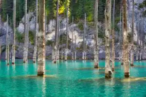 Всё включено: магия Чёрного и Чарынского каньонов, экзотика озёр Кольсай и Каинды