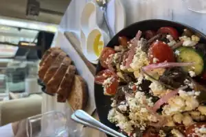 Вкус Афин: сыры, оливки, пироги и вино - 2