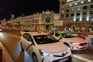 По ночному Мадриду — на автомобиле с панорамной крышей - 5