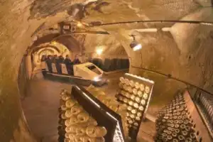 Трансфер в сердце Шампани: Реймс, Эперне и дегустации игристого (18+) - 12
