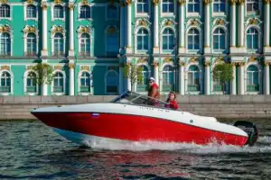 На катере — по Неве На катере — по Неве
