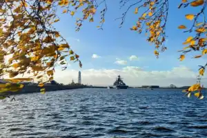 Город-крепость, город-порт: в Кронштадт на метеоре - 11