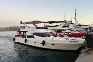 Романтика Стамбула: прогулка по Босфору на двухэтажной яхте - 18