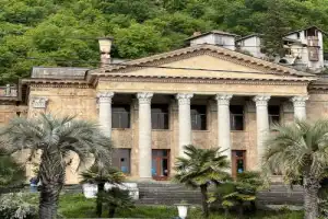 Живописные руины храма Амбара и сказочный лес - 1